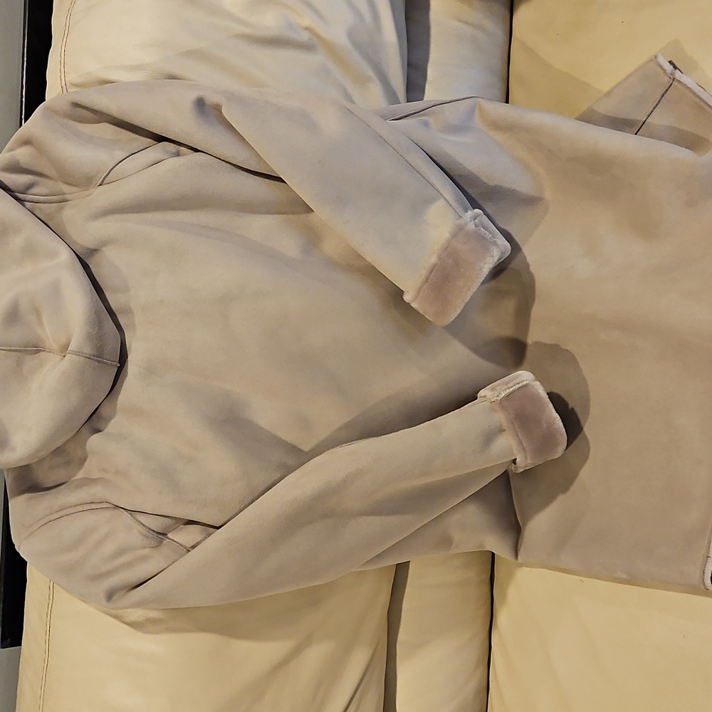 Uniqlo Cream Teddy Jacket for Women - Picture 7 of 7